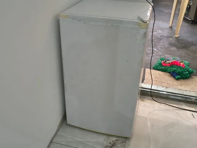 Frigobar 120 litros Midea Funcionando perfeitamente