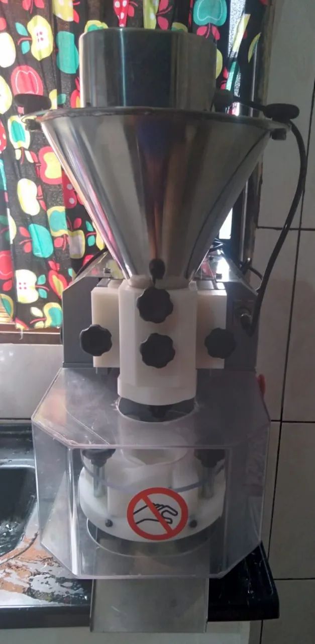 Vendo maquina de fazer salgados 