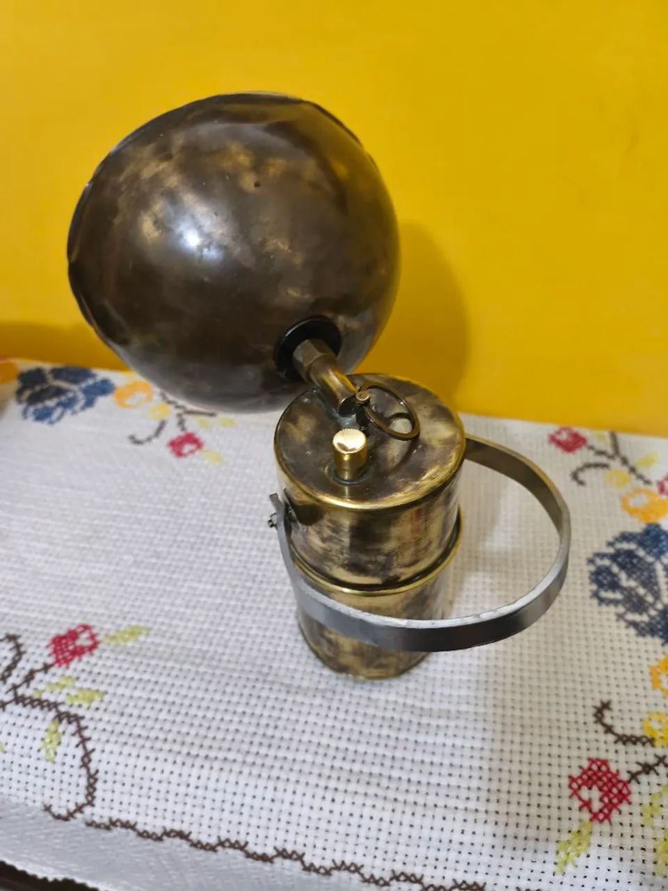 Lampião a carbureto em latão original - Foto 2