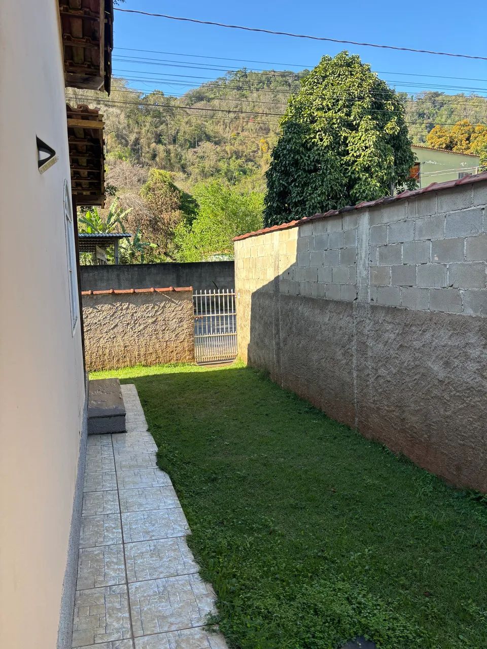 Casa com um lote e meio, com 3 quartos e um banheiro - Foto 2