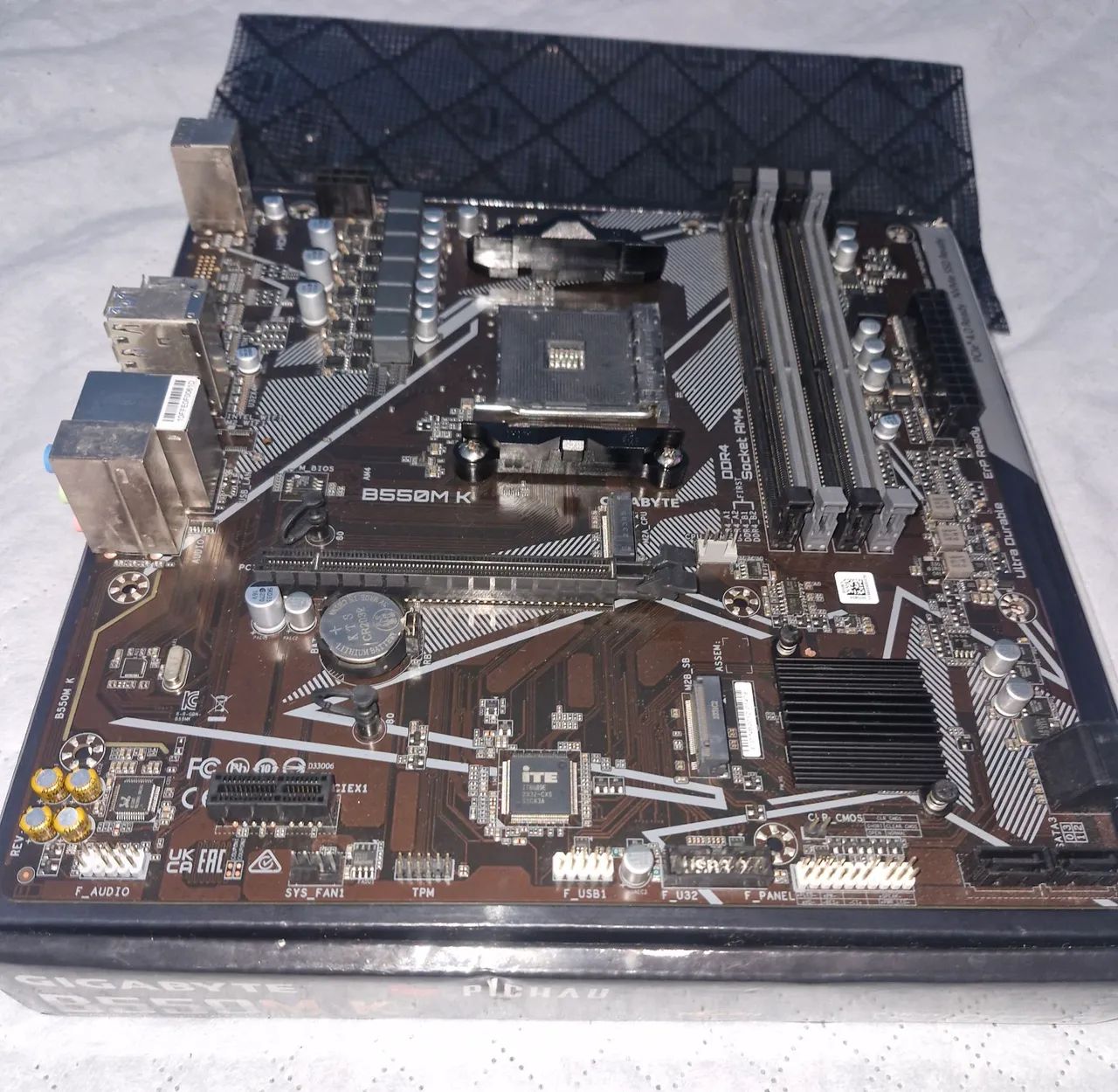 PLACA MÃE B550M K - GIGABYTE - Foto 3