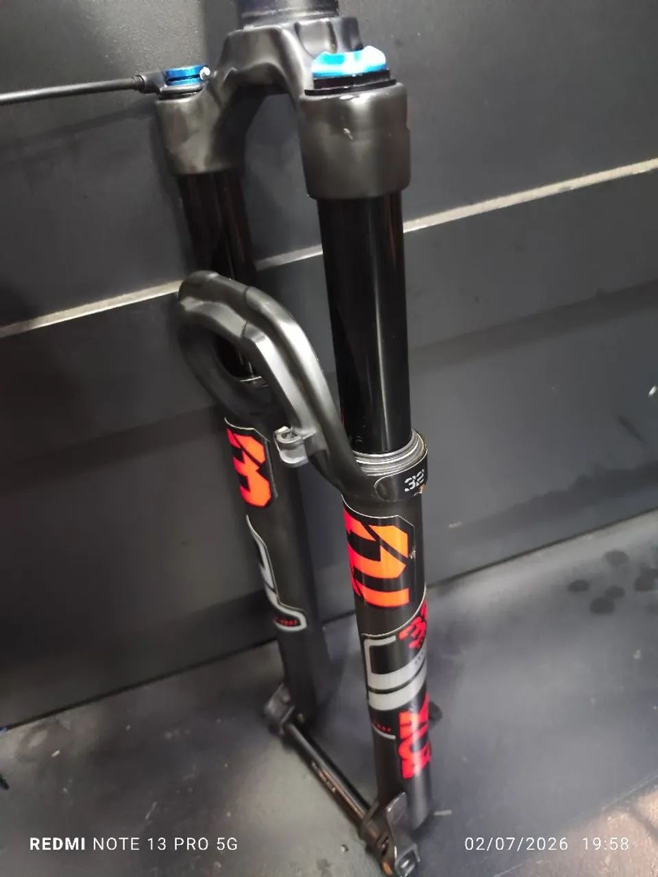 Suspensão FOX 32 step-cast a ar aro 29  - Foto 5