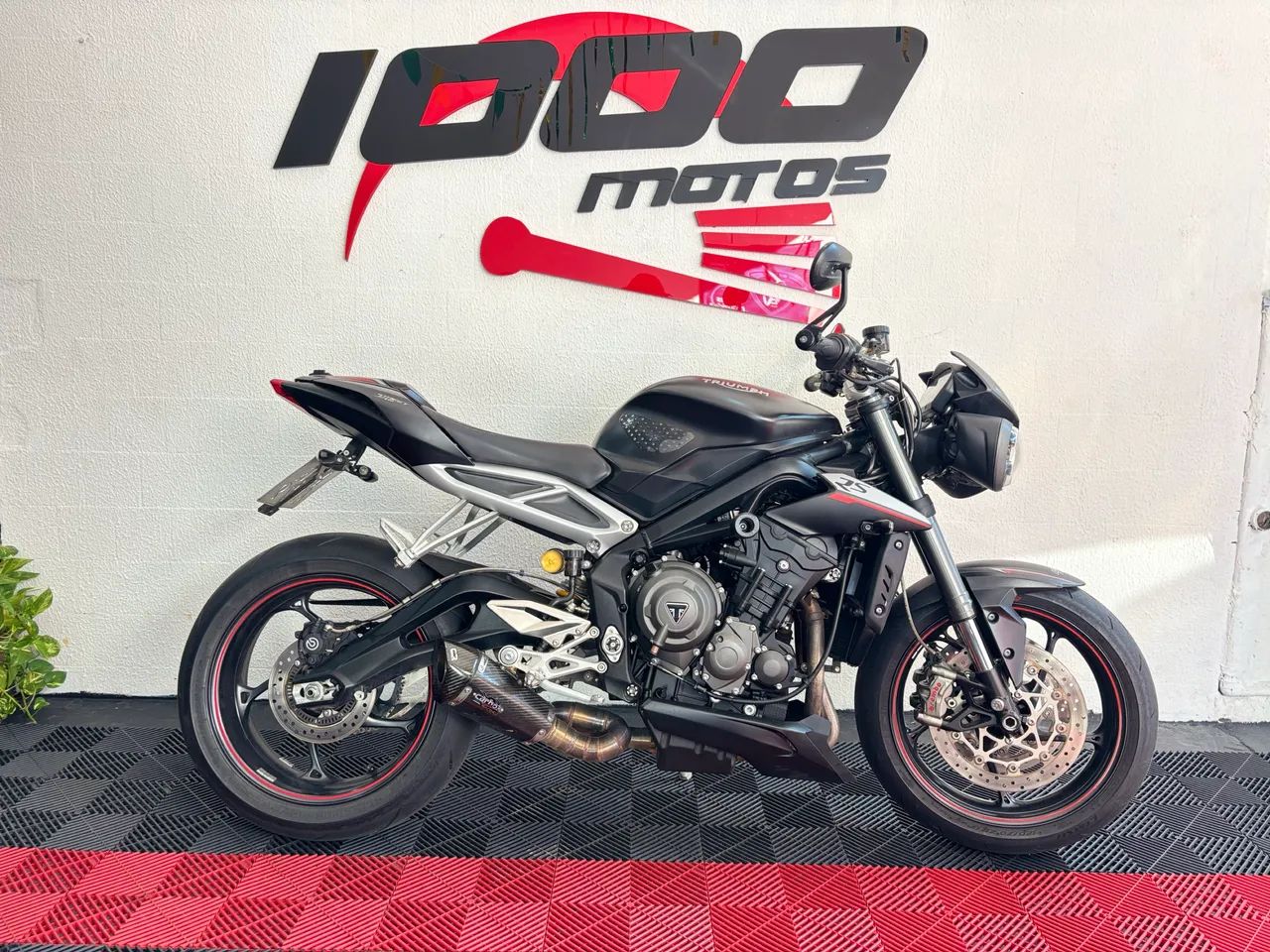 TRIUMPH STREET TRIPLE RS