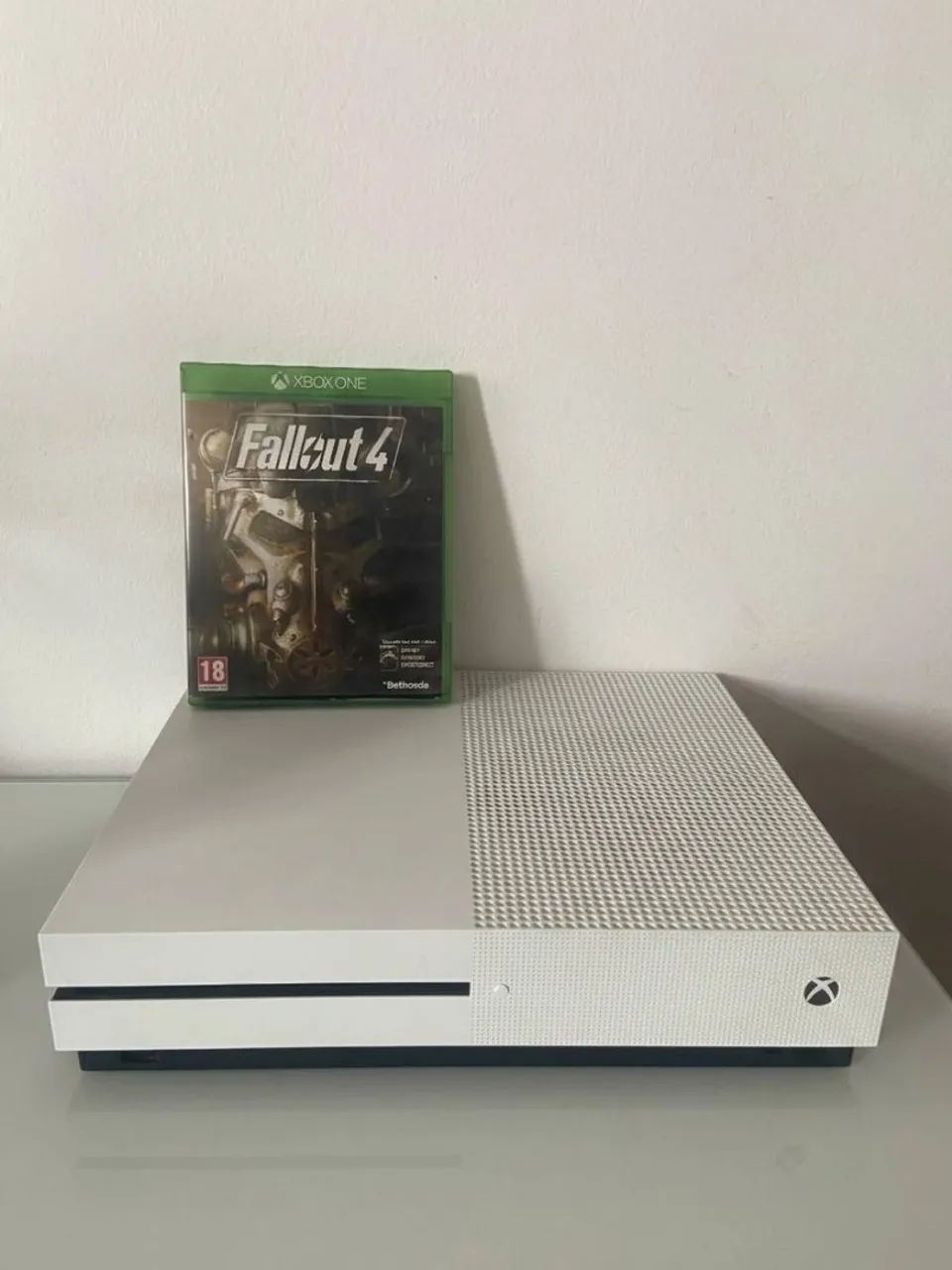 Xbox One S 500GB com fallout 4