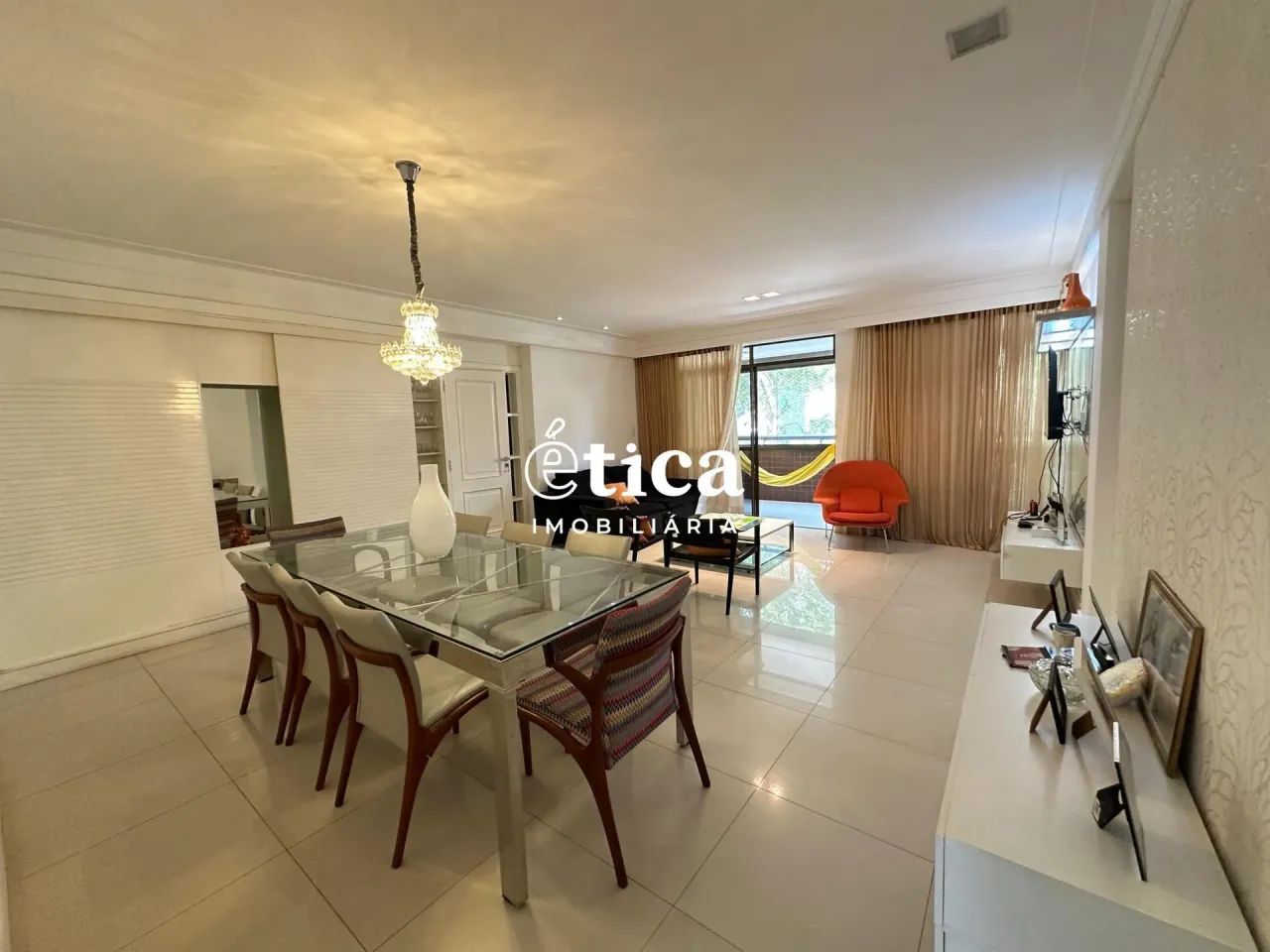 Apartamento no Edifício Turmalina com 174m², 2 suítes e 2 semi - Foto 2