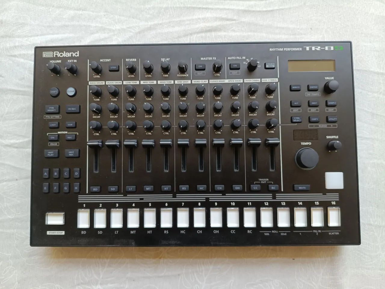 Drum Machine Roland TR-8S perfeita