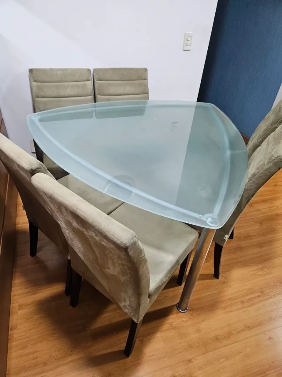 Mesa Triangular Vidro com 6 Seis Cadeiras