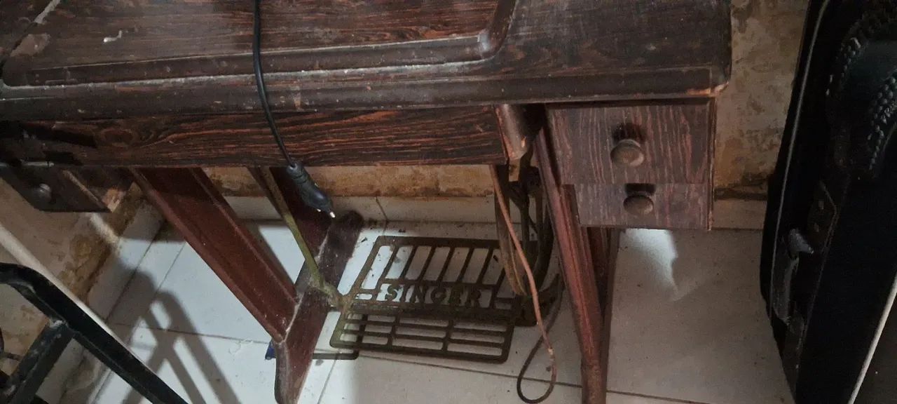 Mesa de máquina antiga  - Foto 5