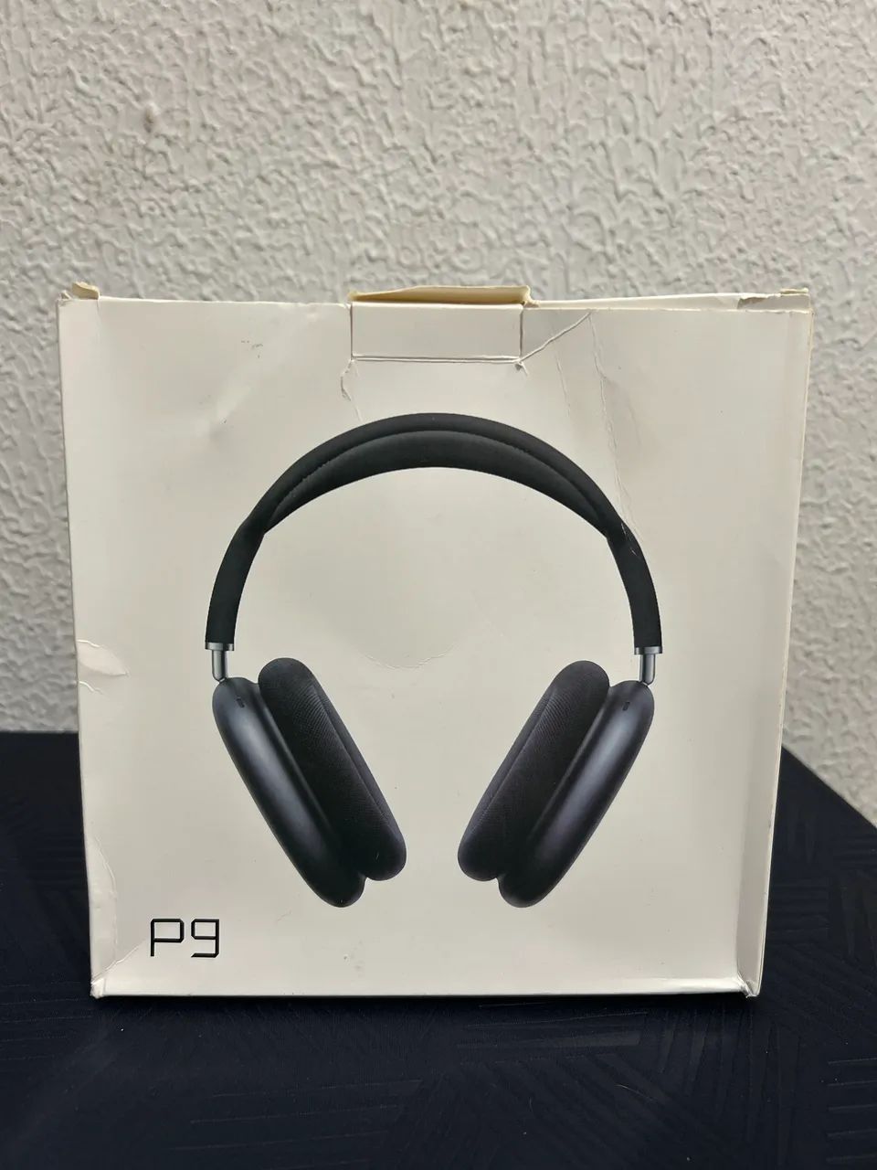 Fone de ouvido P9 preto com carregador 