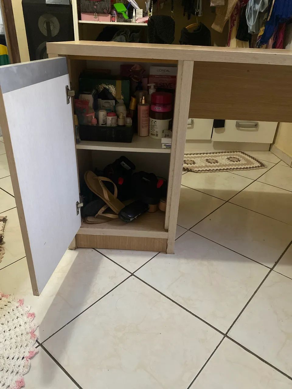 cômoda/escrivaninha bege  - Foto 5