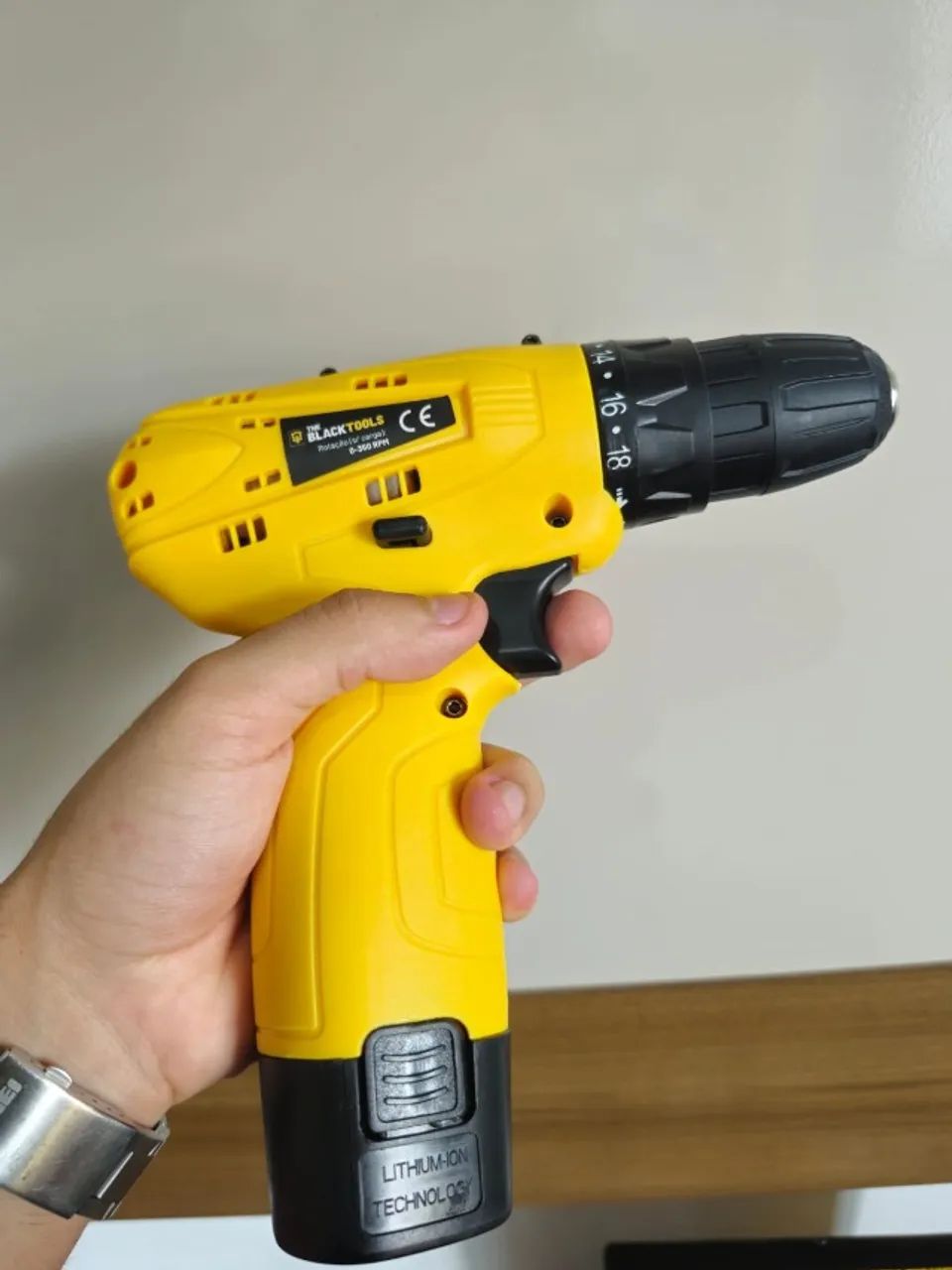 Parafusadeira Furadeira 12V Sem Fio Bateria + Kit Completo ? - Foto 6