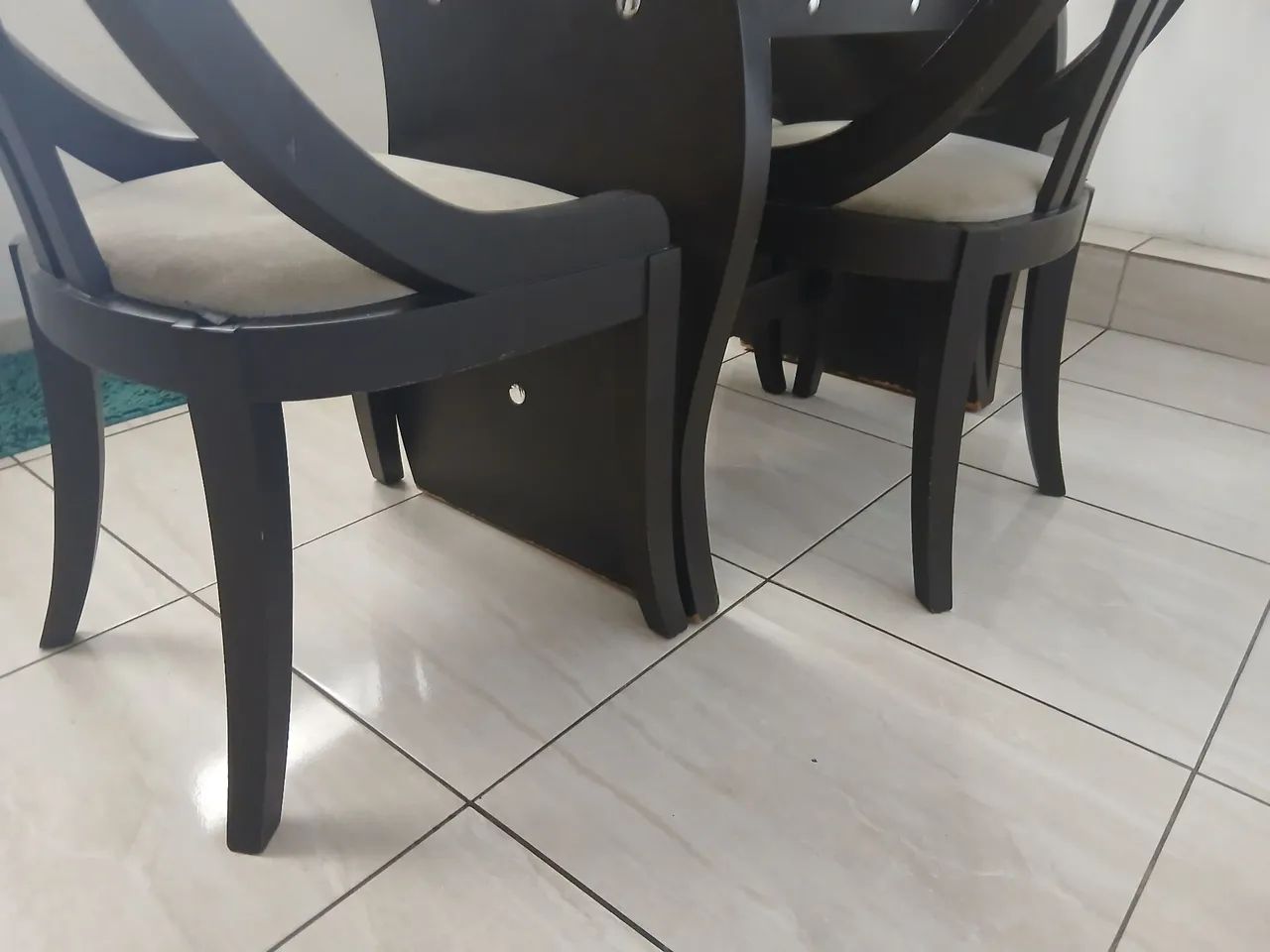 Mesa de vidro com 4 cadeiras - Foto 3