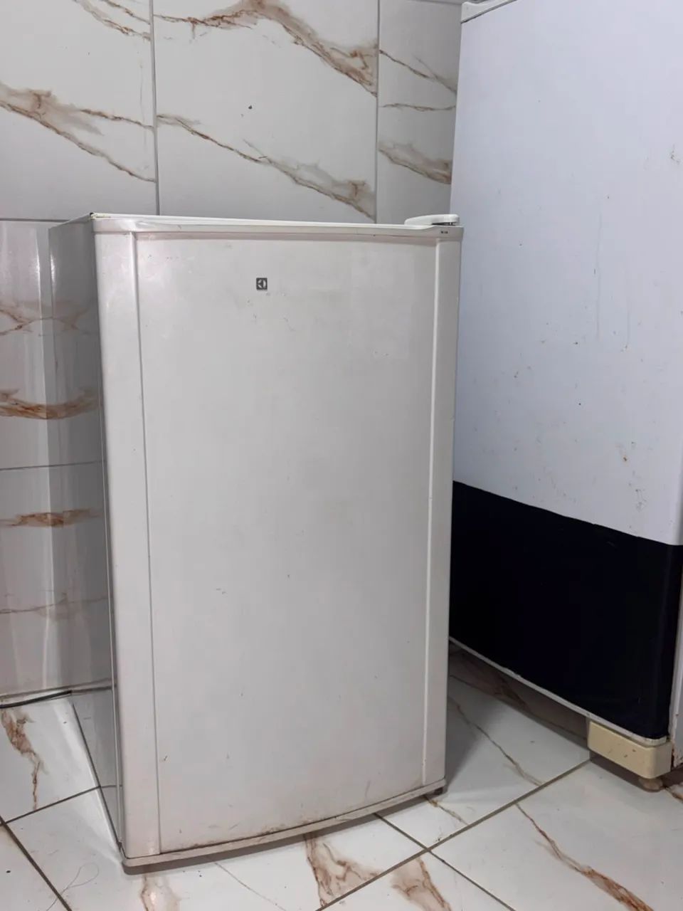 Frigobar Grande (ELETROLUX) 122L  - Foto 4