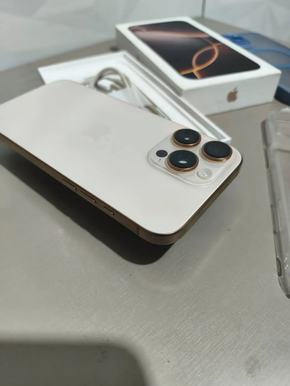 iPhone 16 pro max desert 256GB perfeito na caixa com cabo e capa