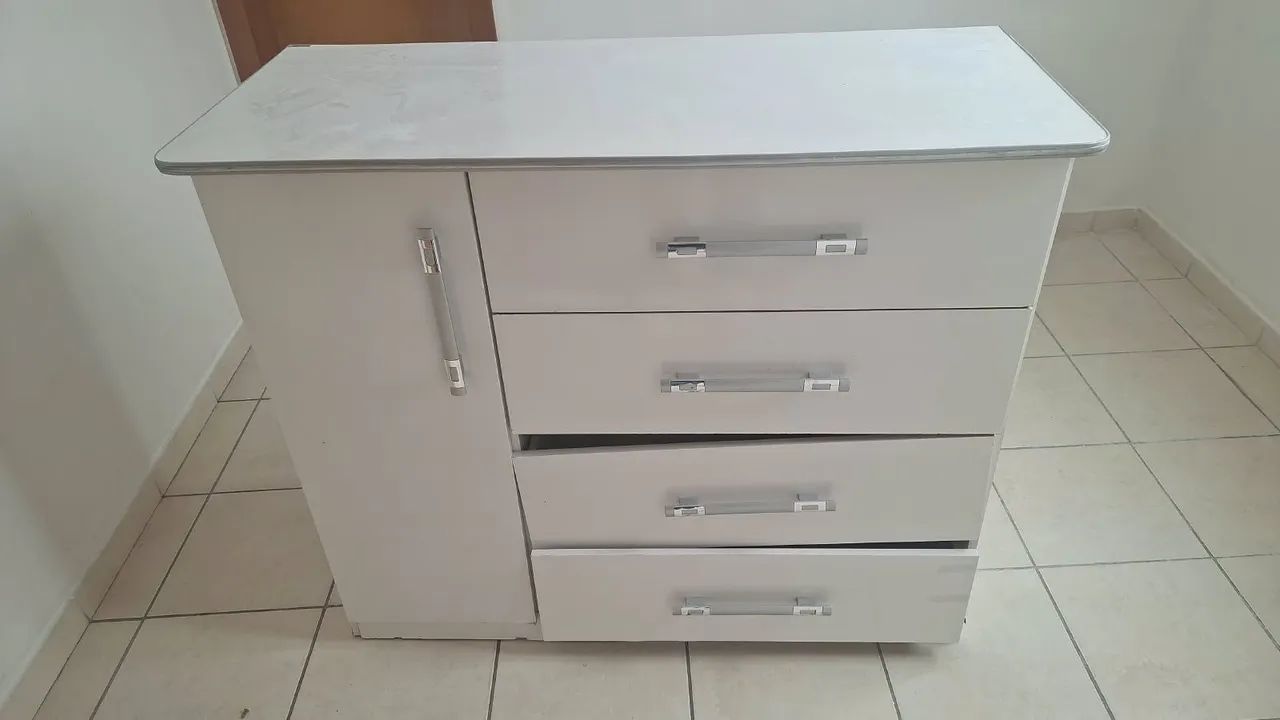 Vende-se cômoda 