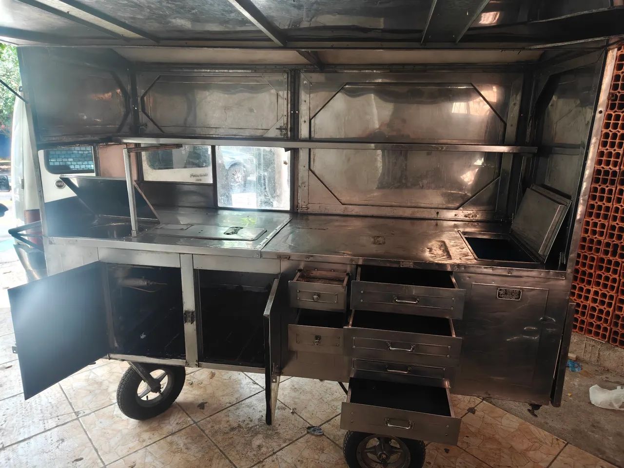 Carro totalmente de inox grande 