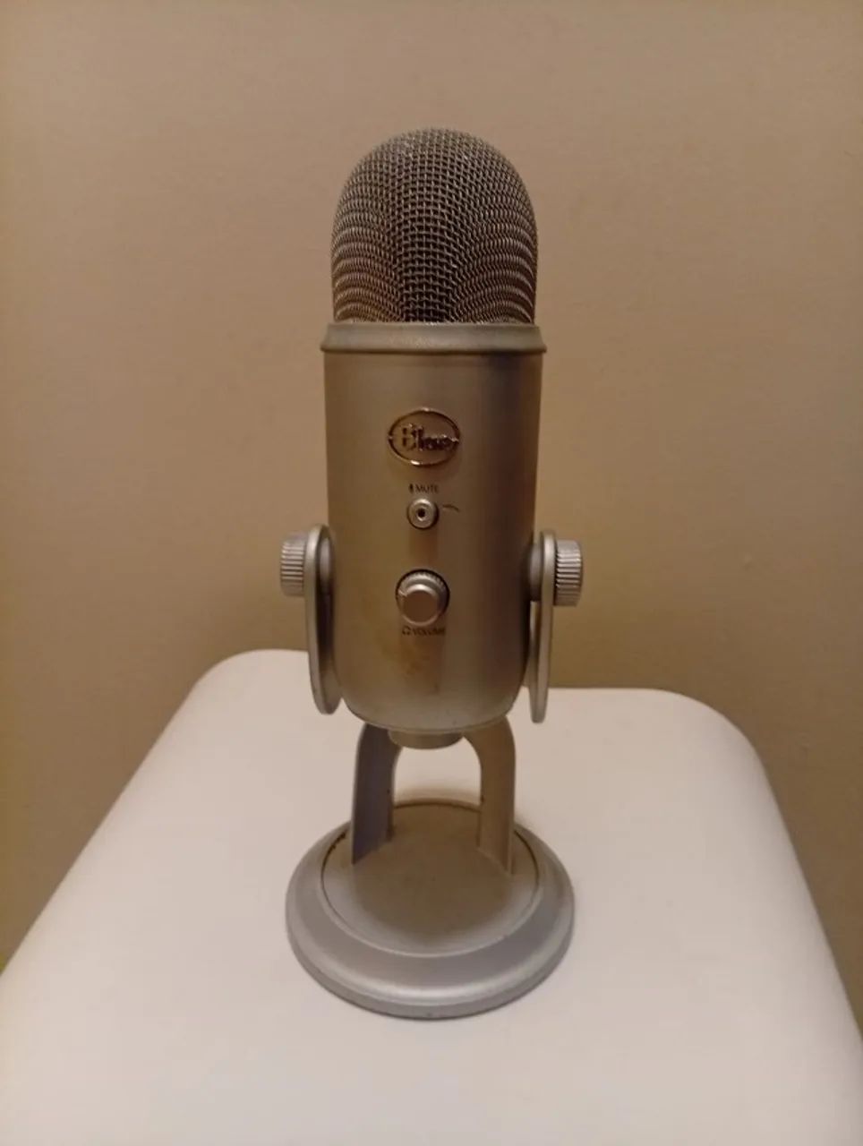 Microfone Blue Yeti USB.