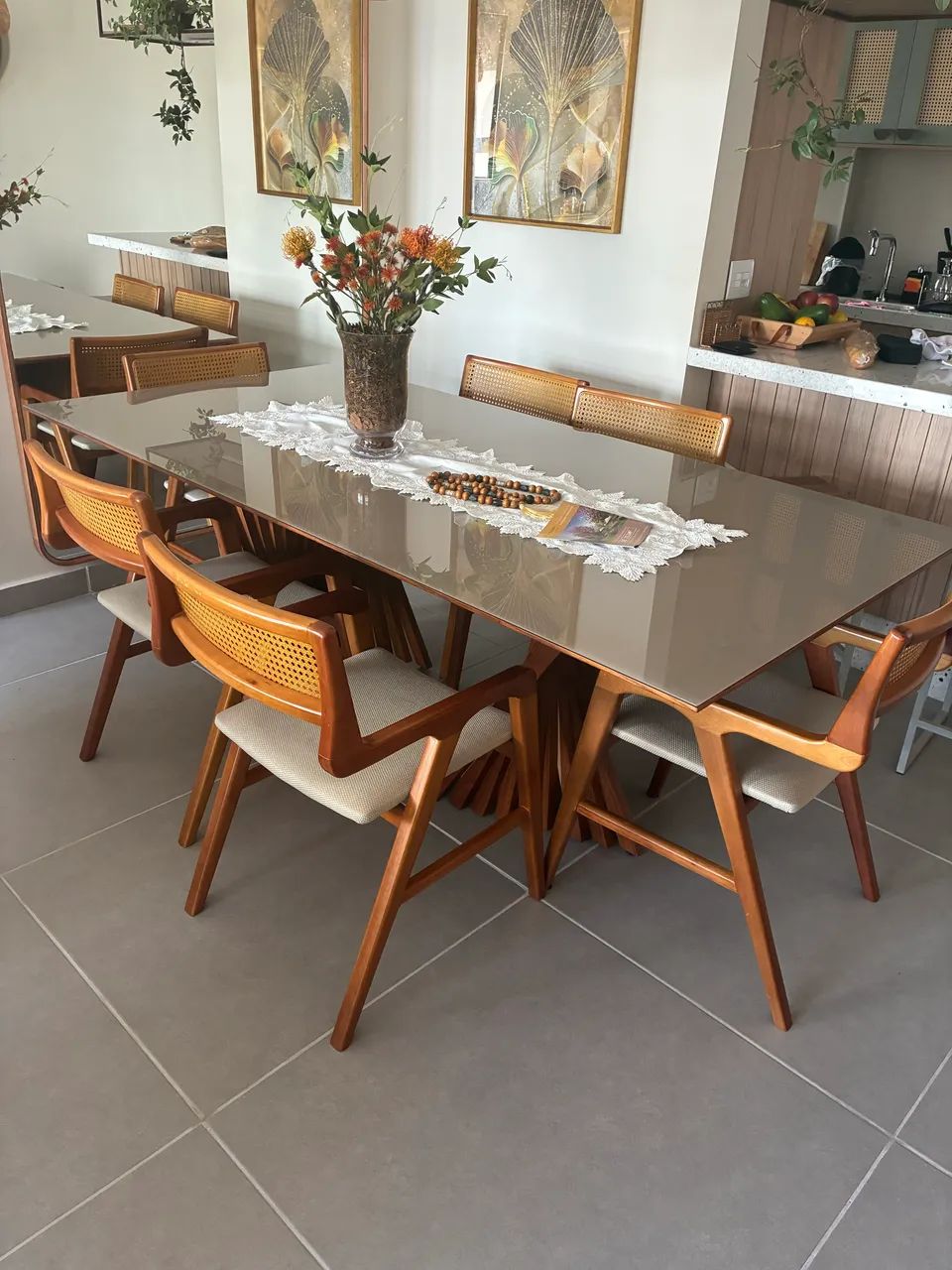Vendo Mesa de sala com 8 Cadeiras 