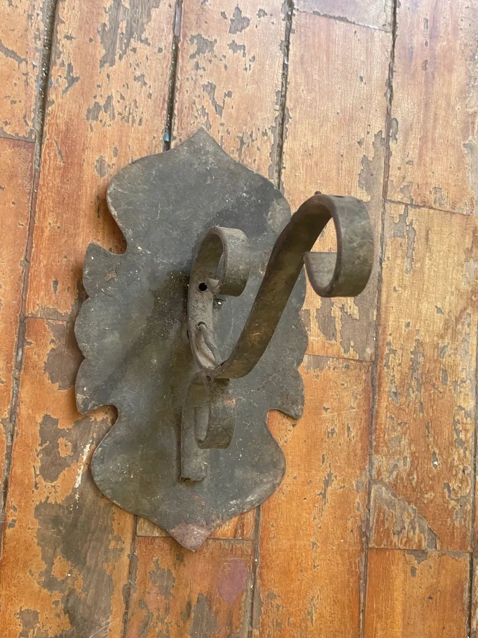 Arandela-20x25cm-de ferro- Antiguidade.