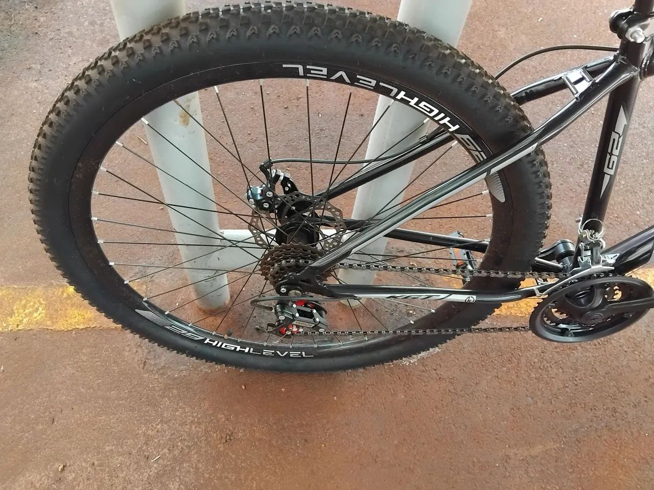 Bicicleta aro 29 pouco usada - Foto 4