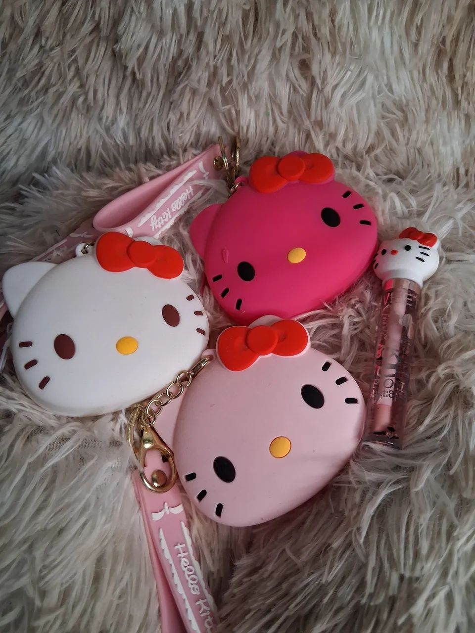 Bolsinha  da Hello Kitty pra colocar moedas  e gloss Hello Kitty 
