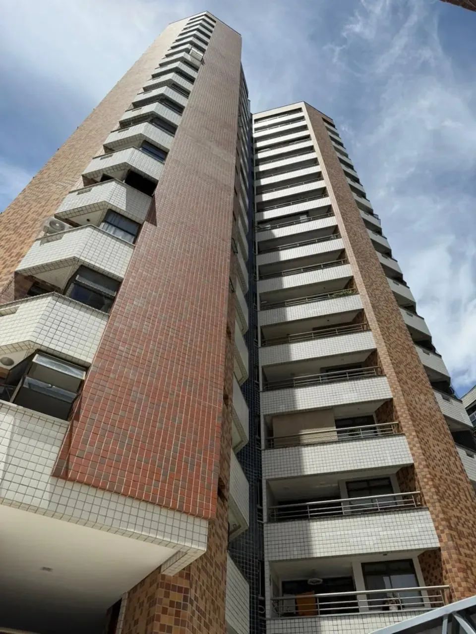 Apartamento de 61m² na Meireles, com 2 suítes e 1 vaga.