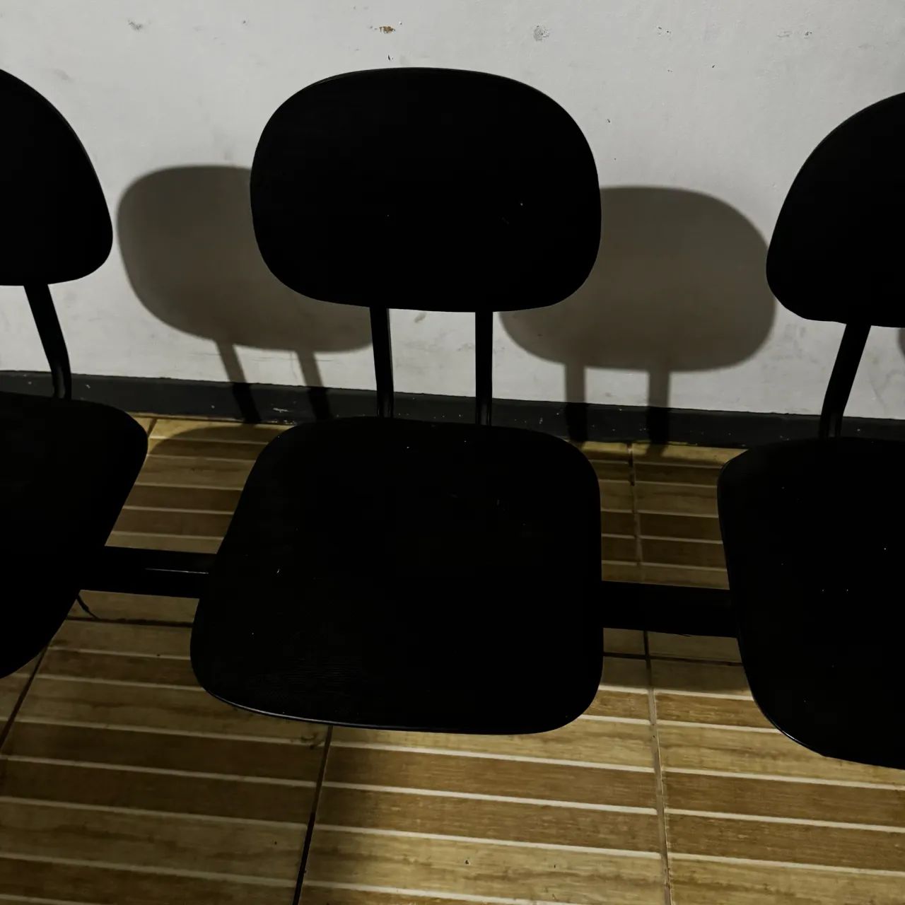 Cadeira longarina secretária reta 3 lugares preta  - Foto 6