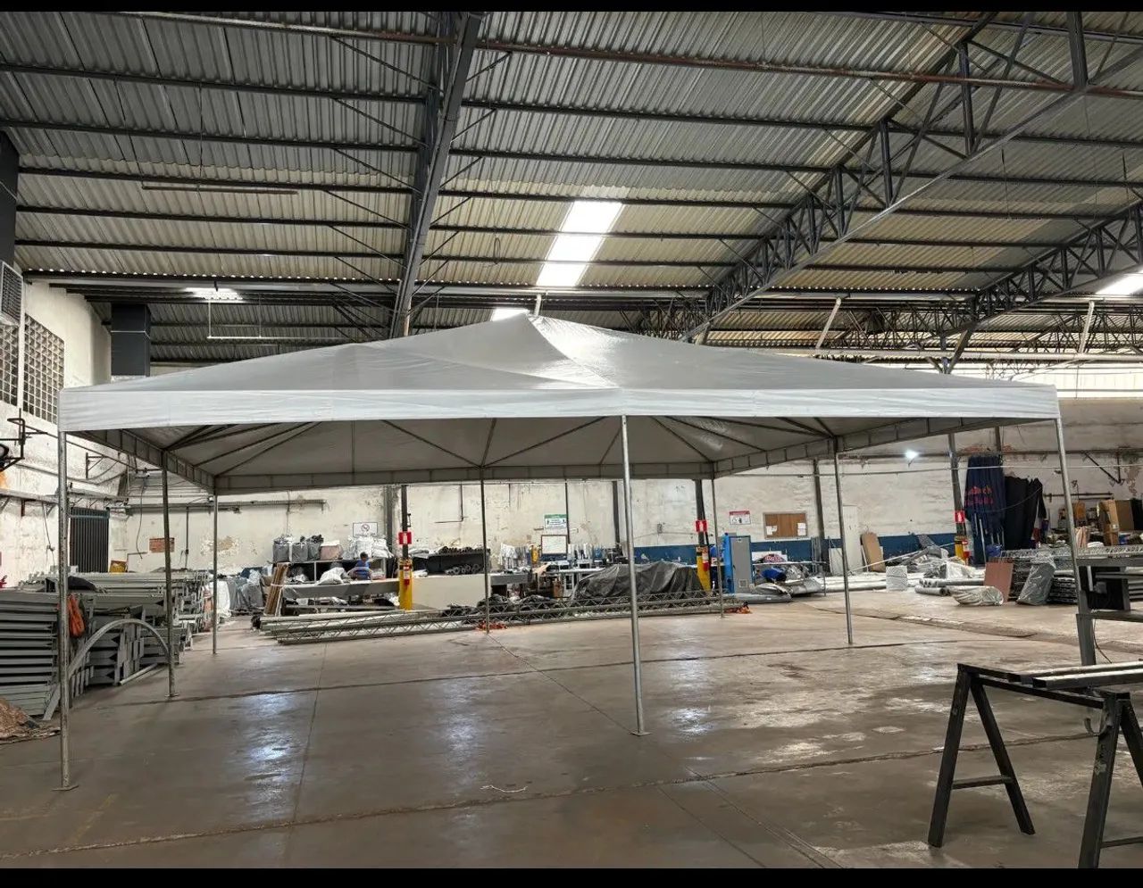 Tenda piramidal 10x10 - seminova 