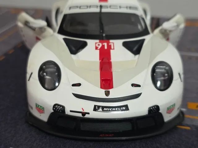 Porsche 911 RSR 1:24 - BBurago - Foto 2