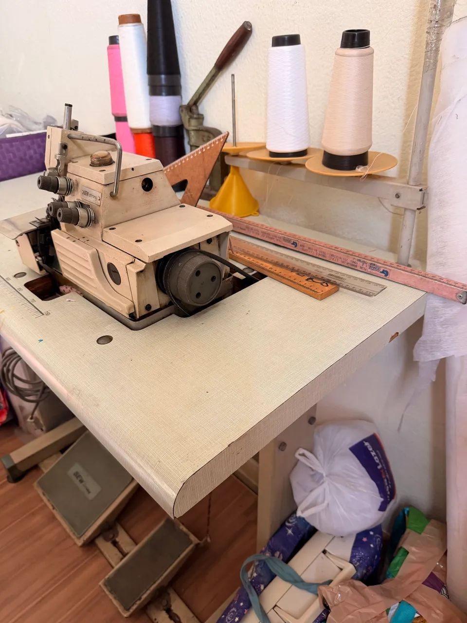 maquina overlock + linhas de varias cores  - Foto 3
