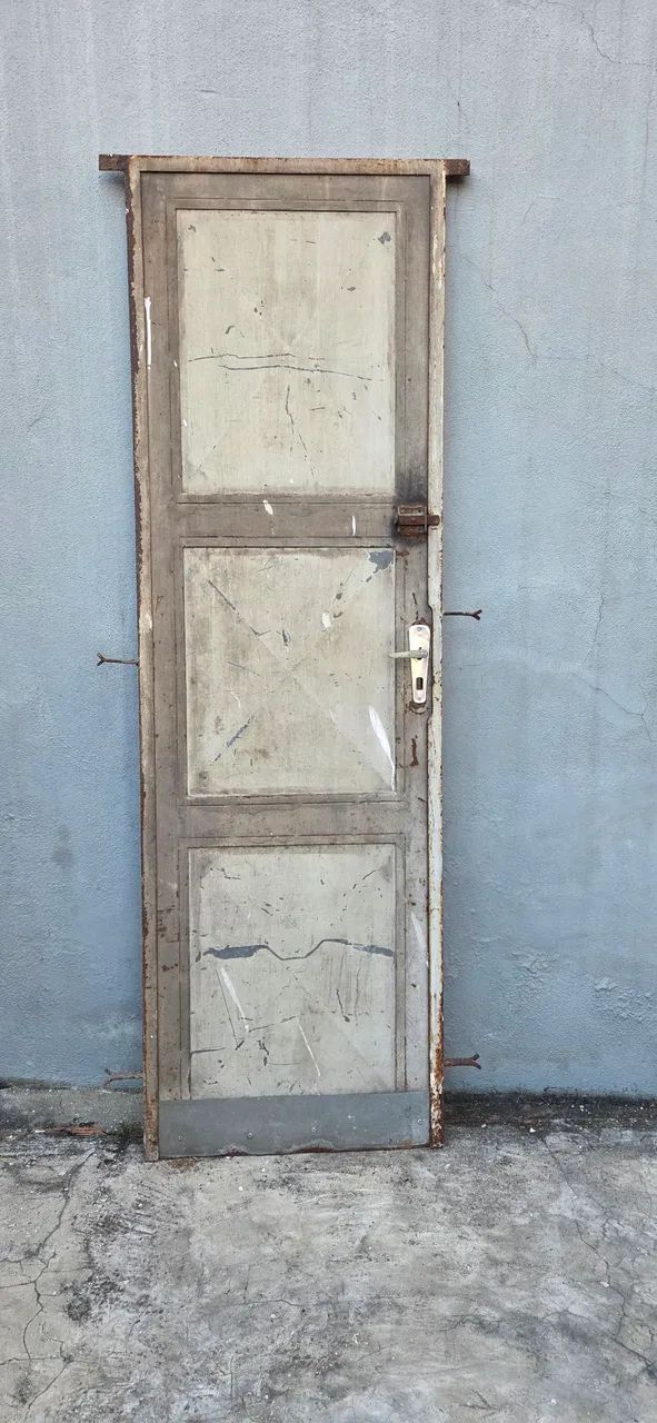 PORTA DE FERRO 