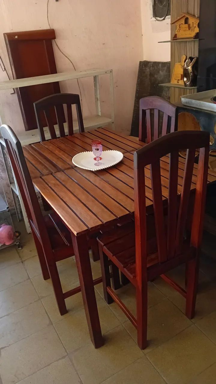 Mesa com 4 cadeiras em Madeira Maciça  - Foto 4