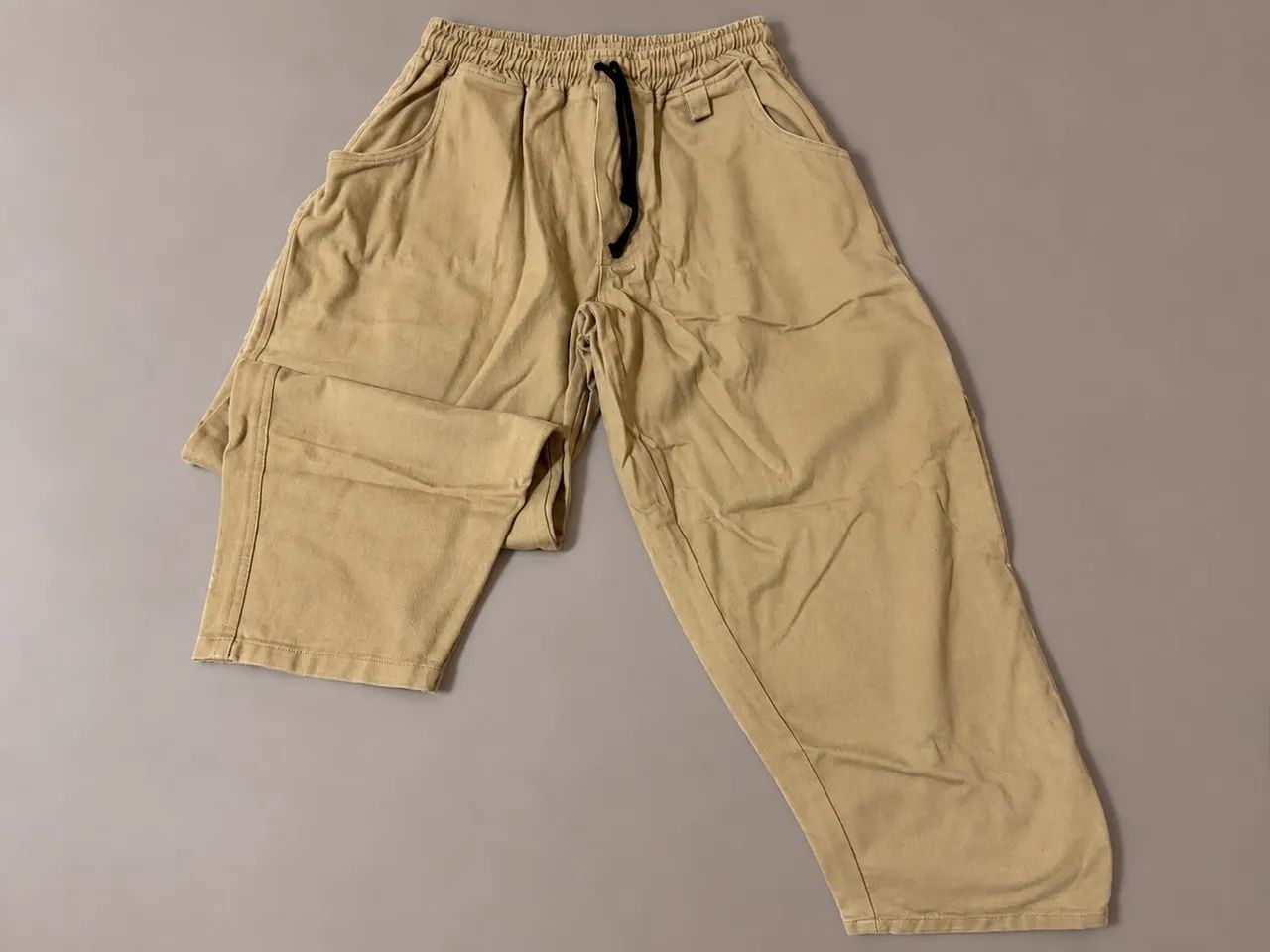 Calça sarja caqui