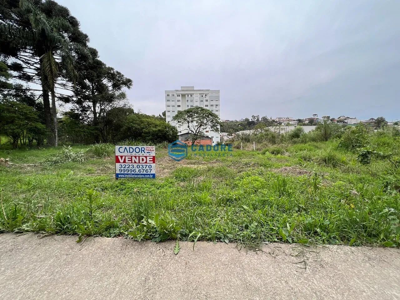 Terreno com 768m² em Avenida Comercial