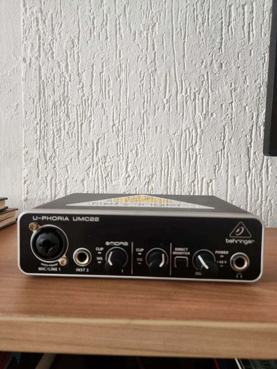 Interface de Áudio Behringer U-phoria UMC22