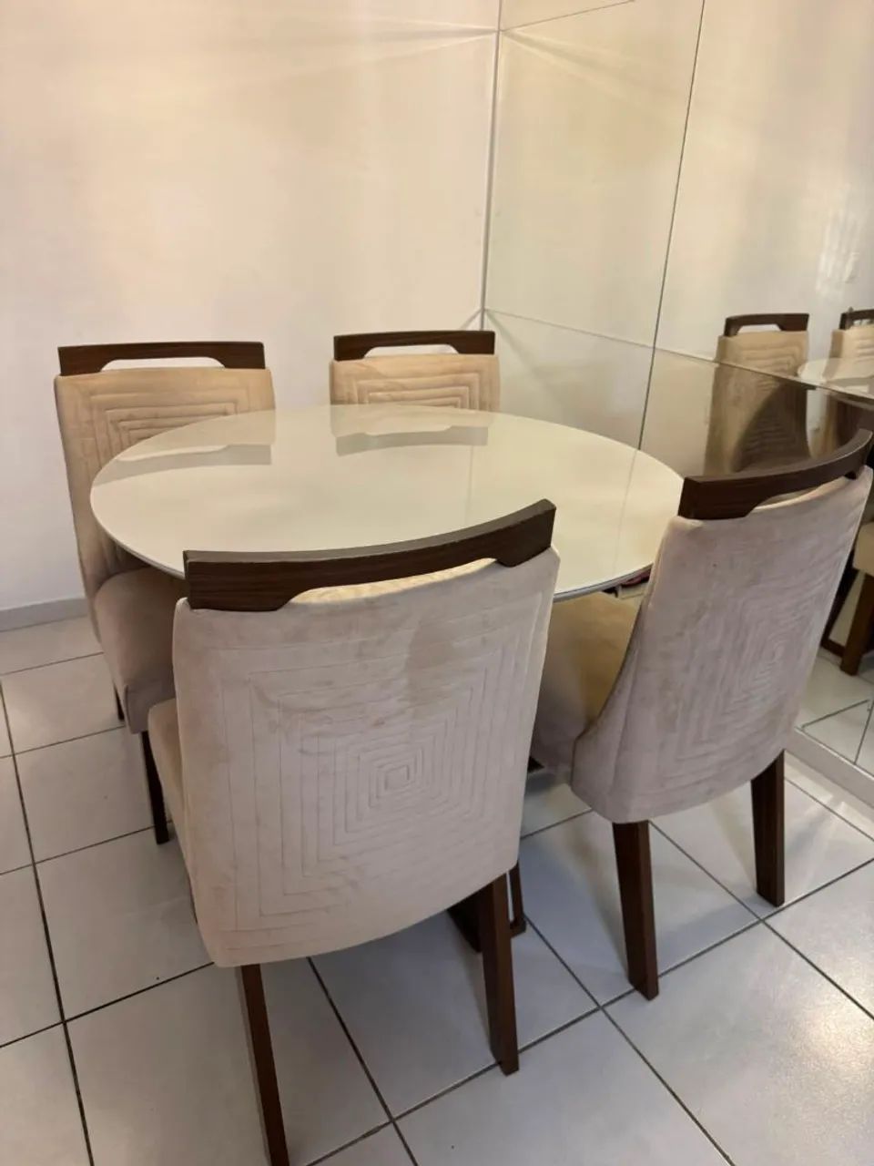 Mesa de jantar redonda 4 cadeiras