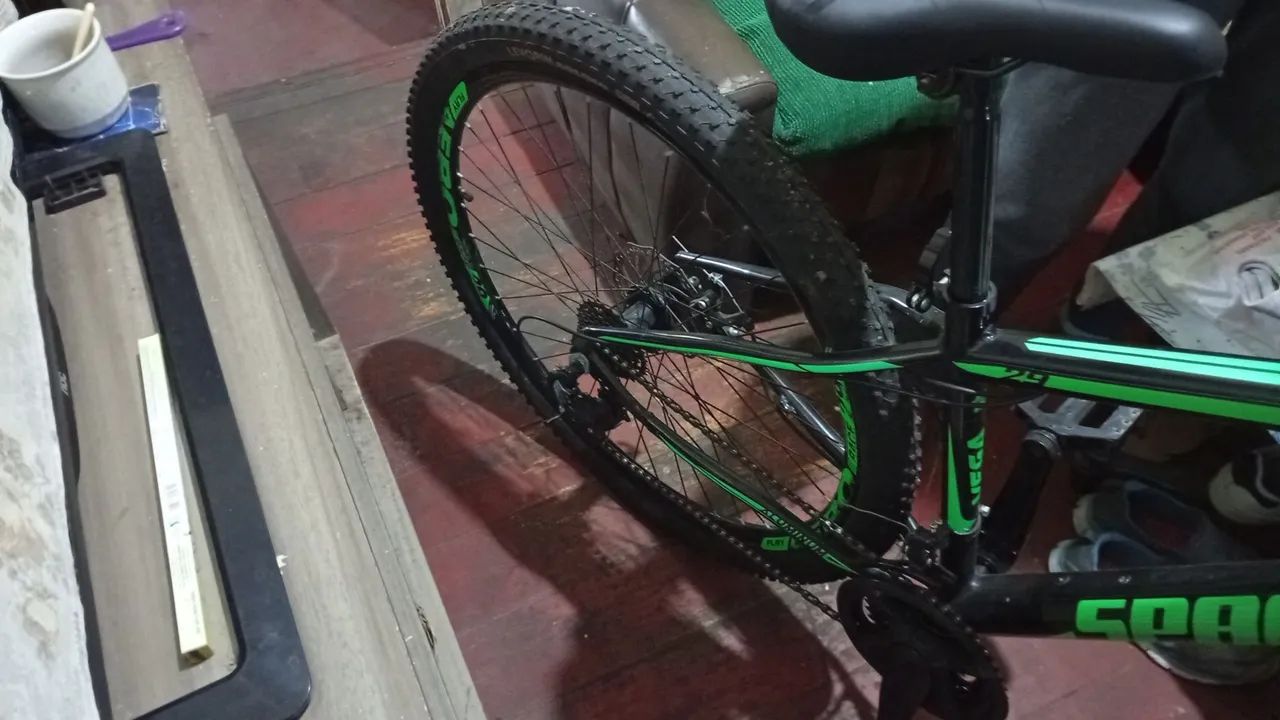 Pelotas!!BICICLETA MTB ARO 26 - PRETA E VERDE - FREIO A DISCO - Foto 2