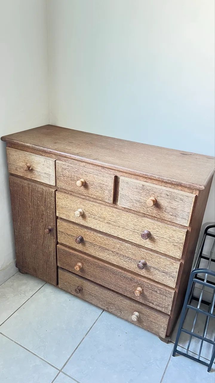 Cômoda duas portas 5 gavetas