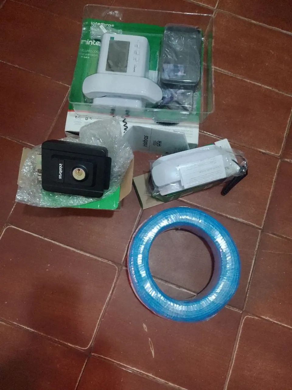 Interfone Intelbras, com câmera. Kit completo!