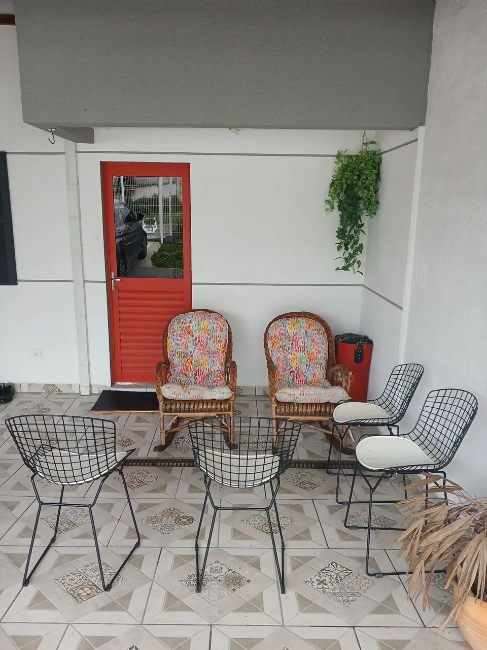 Vendo jogo de cadeira bertoia. - Foto 4