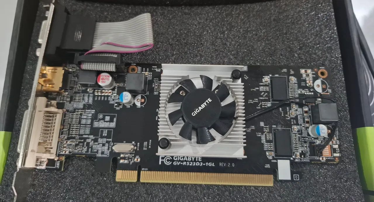 Placa de video Gigabyte 1GB