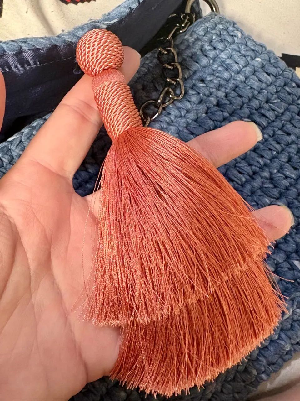 Bolsa em croche com tassel e alça removível  - Foto 4