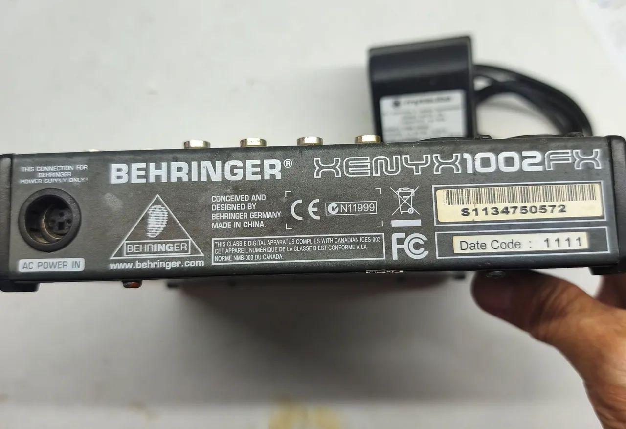 MESA DE SOM BEHRINGER POUCO USO - Foto 3