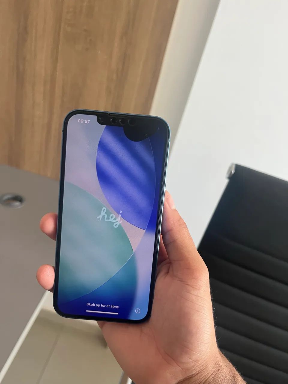 iPhone 13 256GB mínimo detalhe na tela  - Foto 2