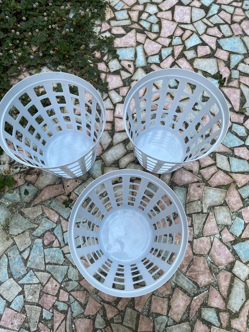 Kit com 3 Lixeiras Plásticas Brancas
