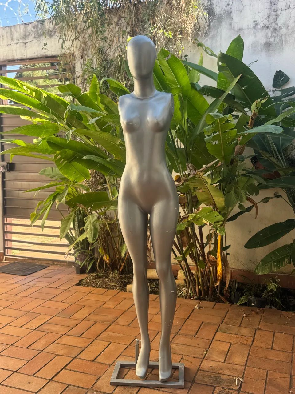 Manequim Feminino Prateado - Foto 4