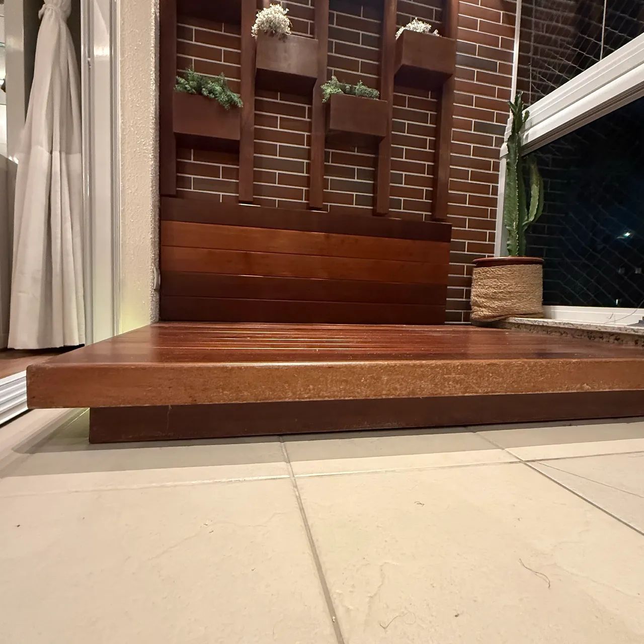 SOFÁ-CAMA / DAYBED DE VARANDA EM MADEIRA MACIÇA COM ILUMINAÇÃO LED - Foto 5