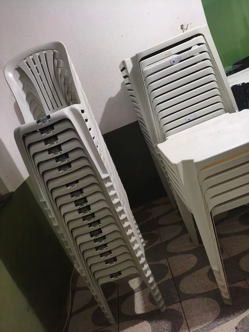 Aluguel de mesas e cadeiras 10 reais 