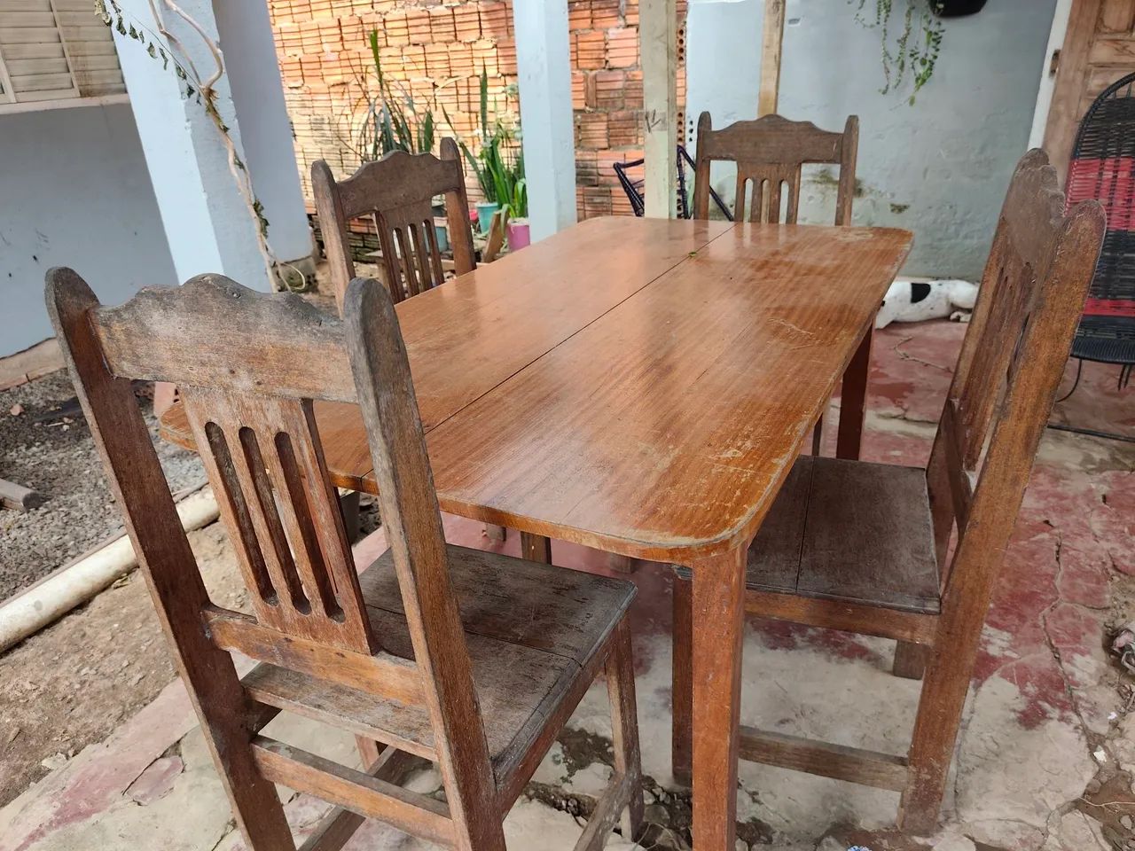 Vende-se essa mesa de 4 cadeiras 