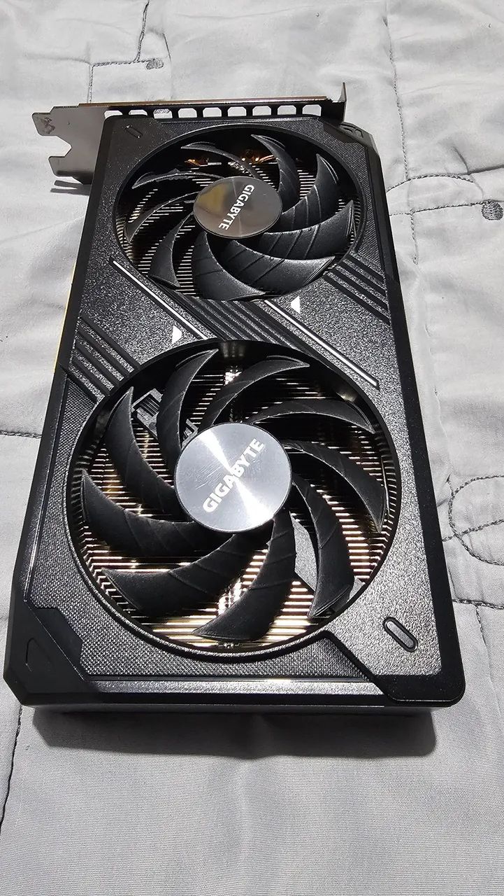 Gigabyte GeForce RTX 5060 - Foto 3